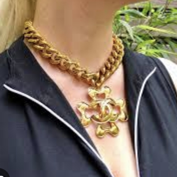 CHANEL Necklace ✨🔥 Ultra-bold • 💯 Authentic • 💎 RARE - Picture 2 of 15
